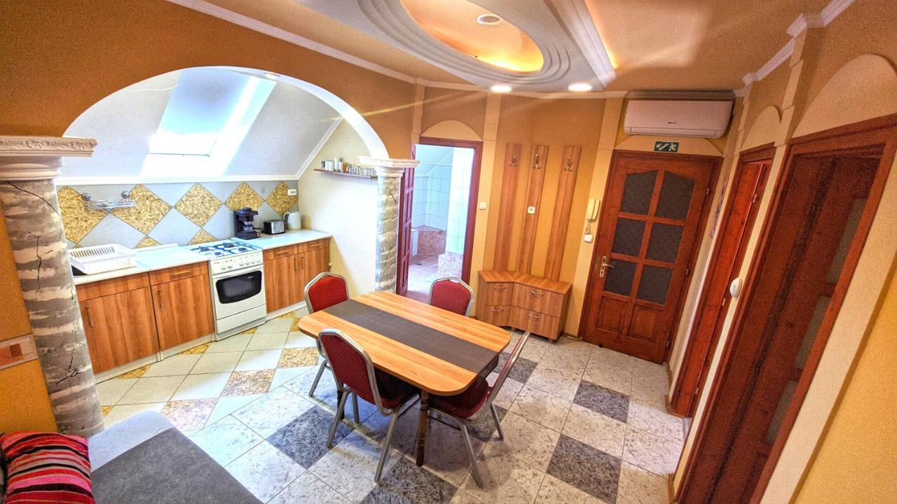 Central Apartman Gyula Exterior foto