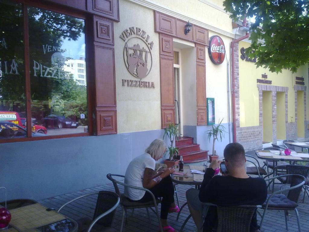 Central Apartman Gyula Quarto foto
